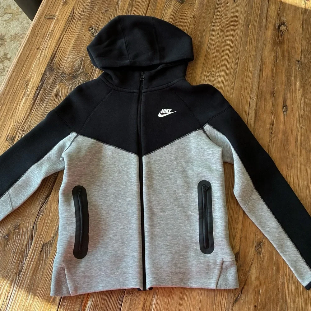 Nike Kids Black and Gray Nike tech - Picture 1 of 11